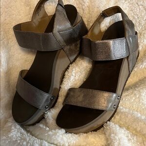 Like Women's Axxiom Evian Platform Sandals With a Metallic Look, Size 9M